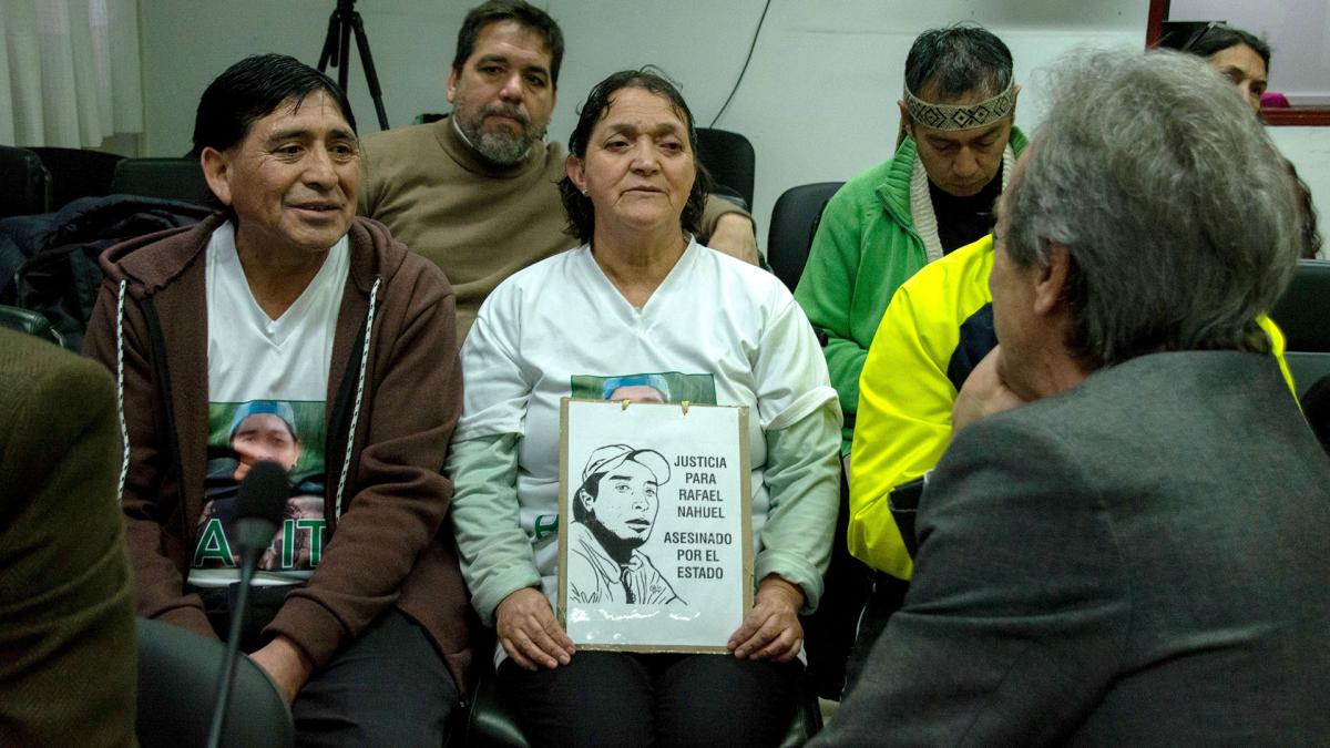 Los padres y familiares del joven mapuche muerto en Villa Mascardi estarn presentes en las audiencias en General Roca Foto David Snchez