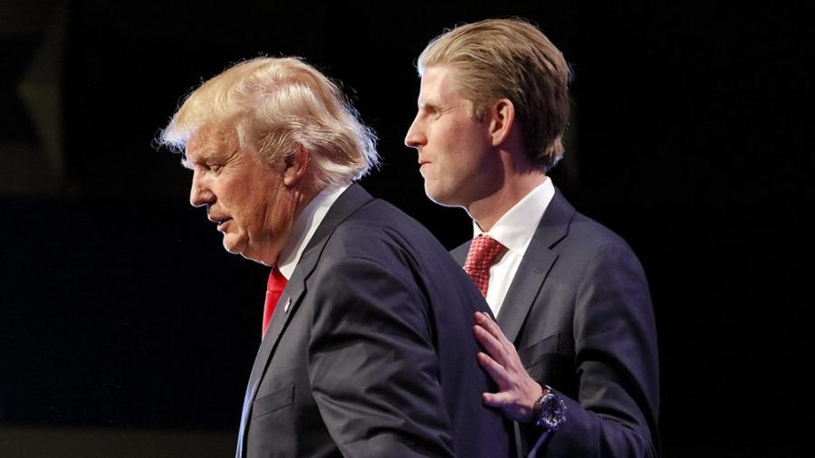 Donald Trump junto a su hijo Eric
