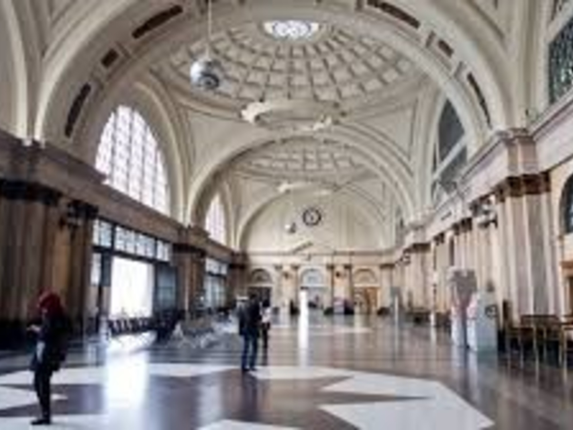 Estacion de Francia, en Barcelona. Mármol, vidrio y bronce. En el histórico barrio el Born. Foto: Ajuntament Barcelona.