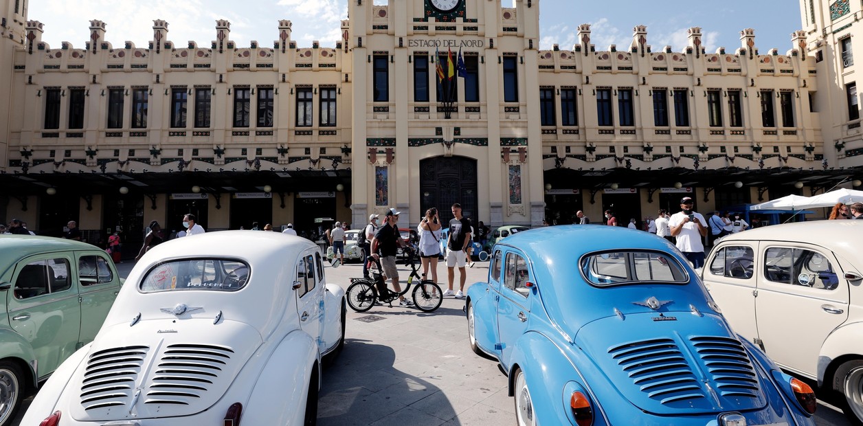 Estación del Norte, en Valencia, junto a la Plaza de Toros. Fue declarada de interés cultural. Foto: EFE/ Juan Carlos Cárdenas.