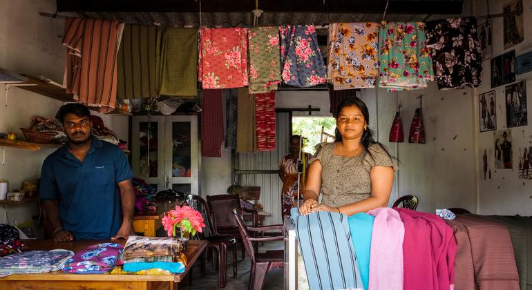 Muchos negocios, especialmente microempresas como la tienda de Ankita, se vieron gravemente afectados por la crisis financiera de Sri Lanka.