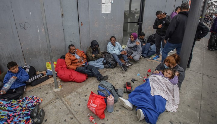 Refugiados en la frontera de Tijuana. Foto: EFE.