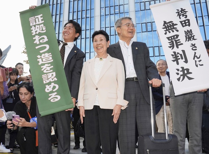 Hideko Hakamada, la hermana del ex detenido, a la salida del tribunal. Foto: AP