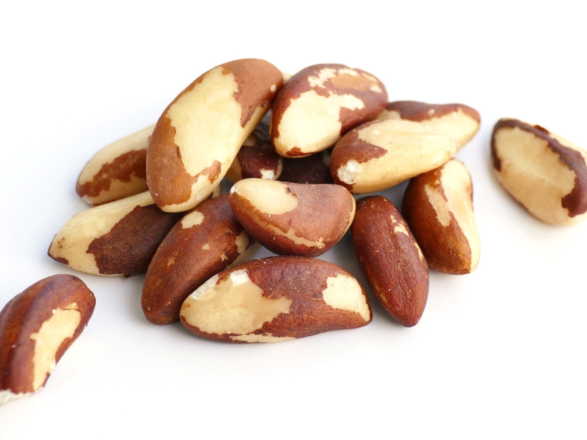 Pequeñas y nutritivas, las nueces de Brasil contienen selenio, esencial para el funcionamiento de la tiroides. Foto: Pixabay/pictavio.