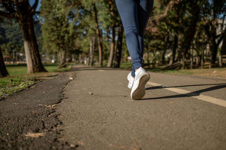 Caminar. Movimiento de todos los días. Entrenamiento funcional./ Foto: Pexels.