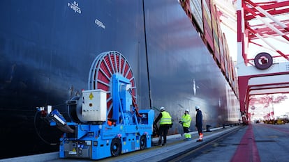 Sistema de alimentación eléctrica para buques portacontenedores (denominado OPS) en el Puerto de Barcelona.