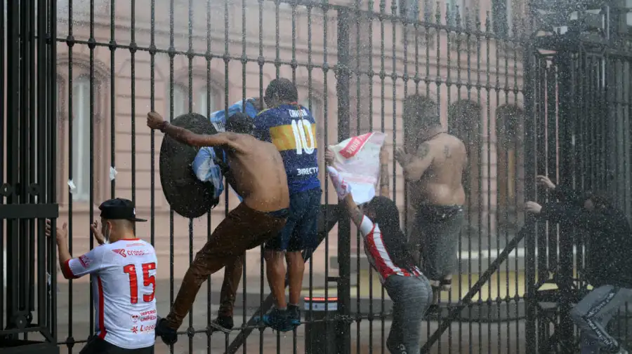 La marcha de los jubilados con los hinchas, la protesta en el Congreso 20250312