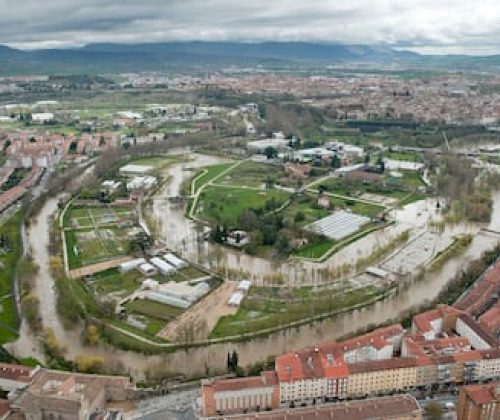 El parque de Aranzadi de Pamplona durante la crecida del río Arga, en 2015.