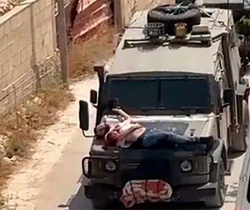 El Ejército israelí ató a un palestino herido al capó de un vehículo militar | Impactante video