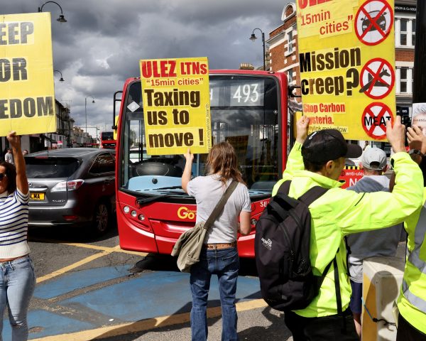 La contaminación en Londres se desploma en año y medio gracias a la ampliación de su zona de bajas emisiones | Clima y Medio Ambiente