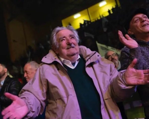 Pepe Mujica y un cierre de campaña a puro baile antes de las internas en Uruguay | Ni el cancer puede frenar la alegría del expresidente