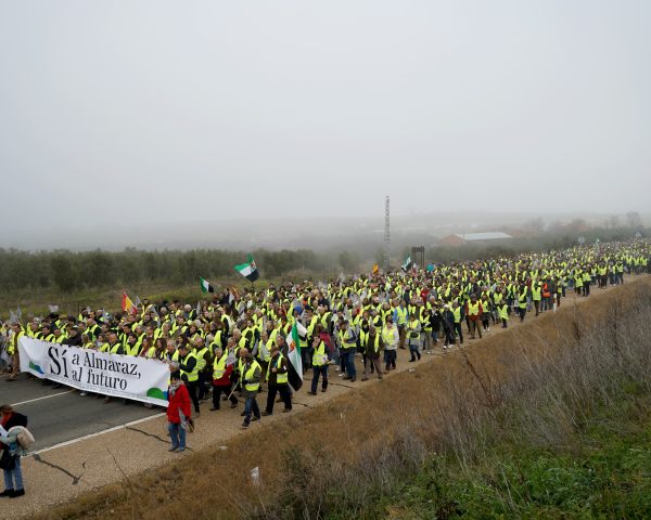 Unas 7.000 personas se manifiestan hasta las puertas de la central nuclear de Almaraz para reclamar su continuidad | Clima y Medio Ambiente