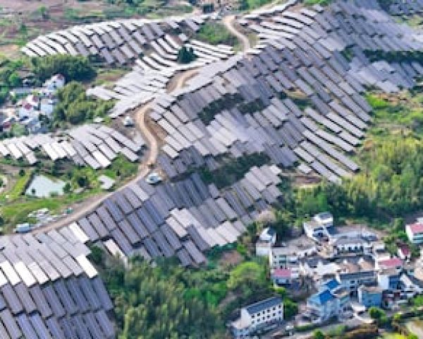 Paneles fotovoltaicos en Jinhua, provincia de Zhejiang, China, en abril.