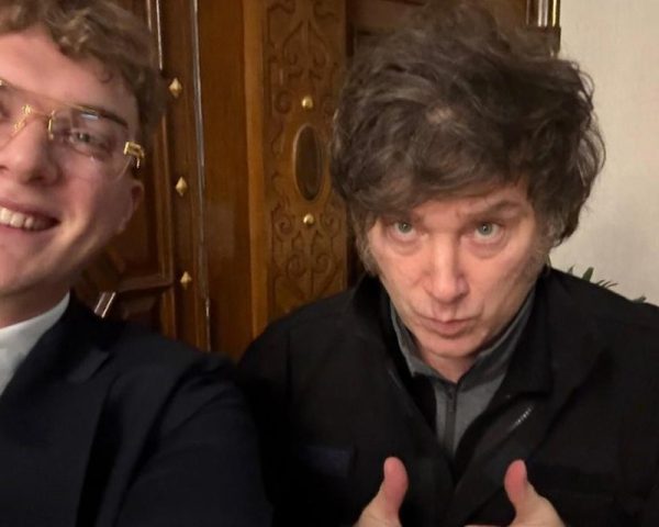 La excursión de Hayden Davis por Argentina costó 60 mil dólares, pero no se sabe quién la pagó | Un viaje con visita guiada a la Casa Rosada