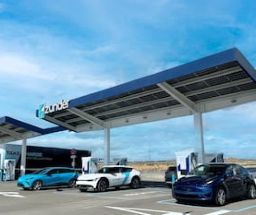 Punto de recarga para coches y camiones de la marca Zunder, en una imagen cedida por la compañía.