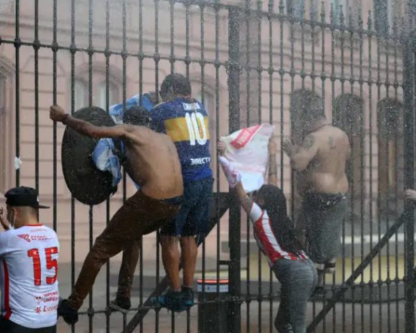 La marcha de los jubilados con los hinchas, la protesta en el Congreso 20250312