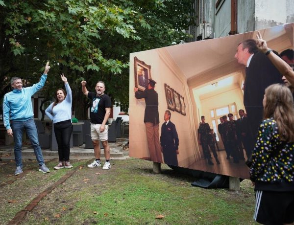 Repusieron en la exESMA la imagen de Néstor Kirchner bajando el cuadro de Videla | Día de la Memoria